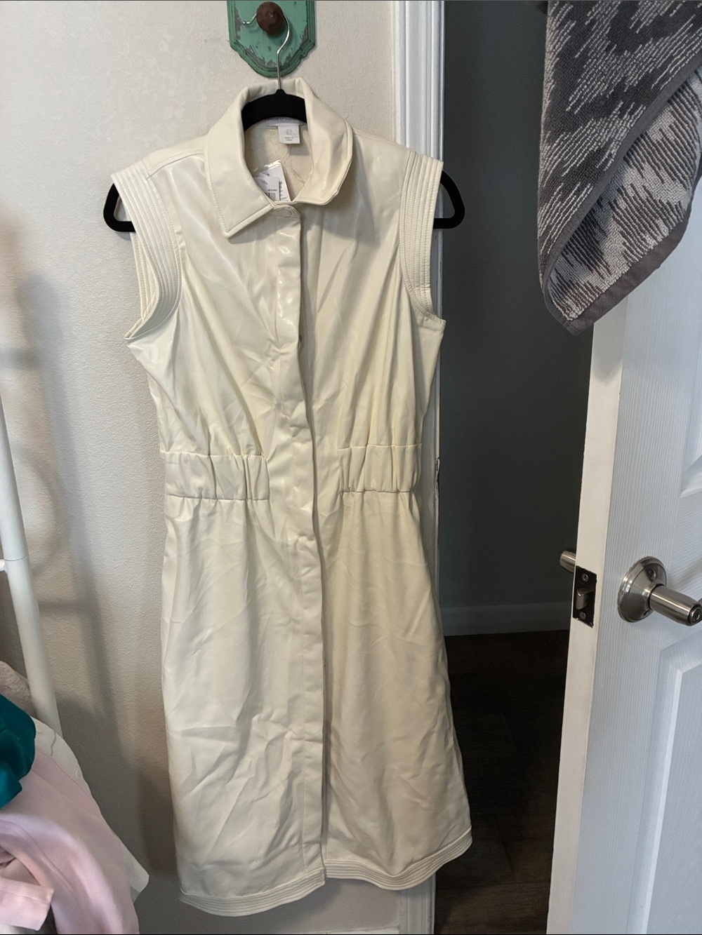 House of Harlow 1960 Sleeveless Cream Collared Midi Dress